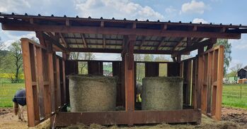 Heuraufe mit 12 Fressplätzen