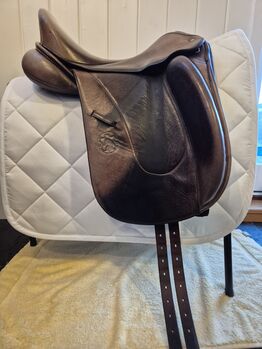 Hennig Dressage Saddle 17M Hennig Hennig