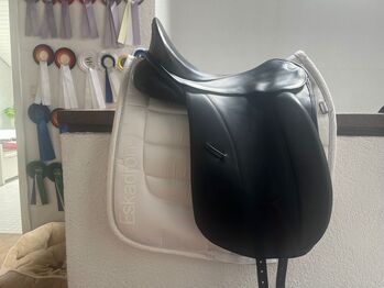 Hennig Dressursattel günstig zu verkaufen Hennig 