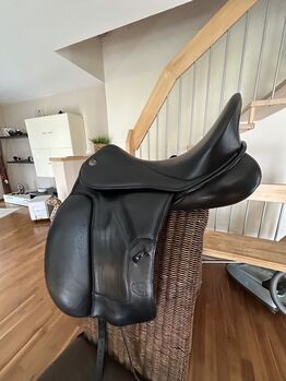 Hennig Dressur Sattel MFT mit Lack wie neu, Hennig  MFT Monoblatt Klettpauschen Softsitz , Inge Willmann, Dressage Saddle, Nufringen