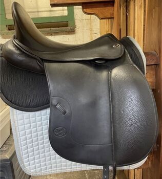 Hennig Dressursattel Neu! 18 Zoll von 2021!, Sattlerei Hennig Dressursattel , Sabine, Dressage Saddle, Uetersen