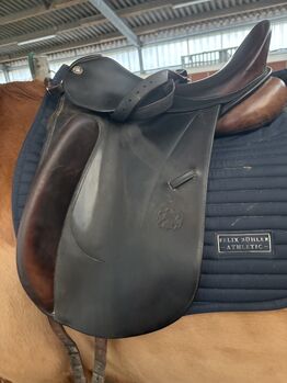 Hennig Dressursattel 17“ braun, Hennig, Jessica Barbré, Dressursattel, Rehburg-Loccum Münchehagen