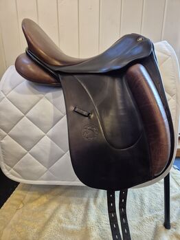 Hennig Dressage Saddle 17M Hennig Hennig