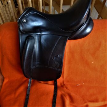 Hennig Dressursattel 17 / 17,5 Zoll - weite Kammer & weiche Polsterung, Hennig Dressursattel, Pferdemädchen, Dressage Saddle, Gondershausen