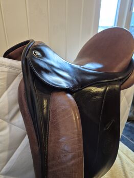 Hennig Dressage Saddle 17M Hennig Hennig