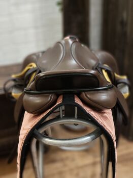 Hennig Springsattel 17,5 braun mittlerweile KW Hennig Springsattel 