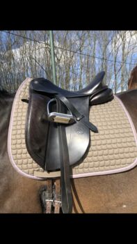 Hennig Sattel 17,5, Hennig, Annica Mattner, Dressage Saddle, Berlin