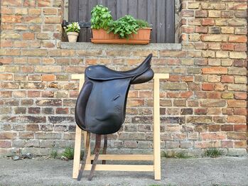 Henning Dressage Saddle 17,5", Henning, Miss Horsey, Dressage Saddle, Chicago