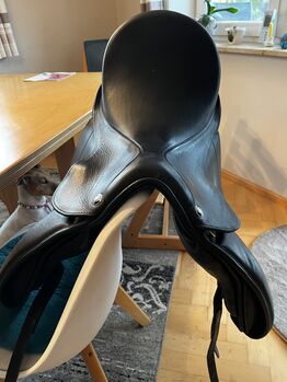Dressursattel Henning Sattlerei Henning  Dressursattel tiefer Sitz 