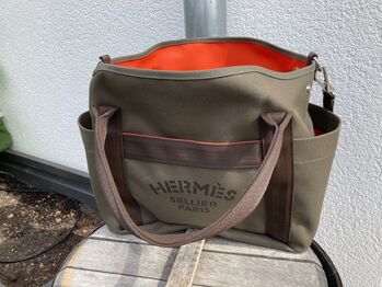 Hermes Groom Bag / Sac de Pansage, Hermes Sellier Paris Hermes Groom Bag / Sac de Pansage /  Khaki / Feu interior / Palladium hardware  1200 Euro, MacDuff, Other, Bingen am Rhein