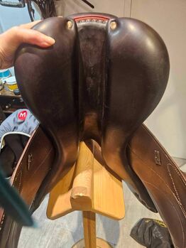 Hochwertiger 17,5” Springsattel – Komfort, Leistung & klassisches Design