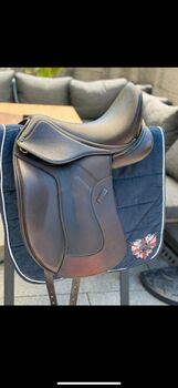 hochwertigen Dressursattel für Sportponys, von Louisa Köhne, Louisa Koehne, Alica Schleer , Dressage Saddle, Owingen 