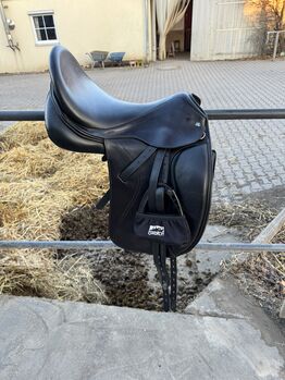 Horse Star Revolution Dressursattel 17,5 zoll Horse Star Revolution Dressursattel