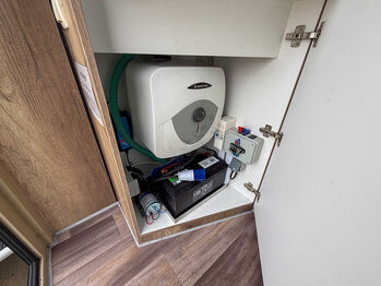 Pferdeanhänger 2 Pferde Wohnung/Sattelschrank Pferdetransporter Dickenherr Dickenherr