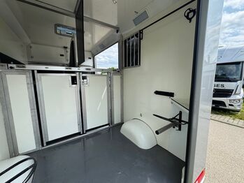 Pferdetransporter STX Automatik Tiertransporter Viehtransporter STX STX