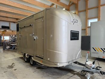 Pferdetransporter Pferdeanhänger 2er Anhänger mit Wohnabteil und Sattelschrank Trailer Horsetrailer Dickenherr Anka Dickenherr Anka