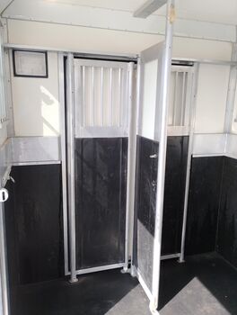 Pferdetransporter Pferdeanhänger DT Trailer Hengst mit Wohnung Horsetrailer Paardentrailer Dickenherr Dickenherr