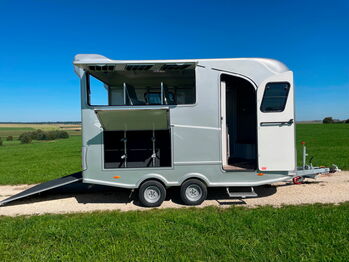 Pferdetransporter Pferdeanhänger Trailer Viehtransporter Viehanhänger Tiertransporter Tieranhänger