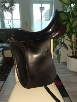 Ich biete hier einen Sommer Dressursattel Opus1, 17,5 zum Verkauf an, Sommer  Opus1 , Carstensen , Dressage Saddle, Mildstedt 