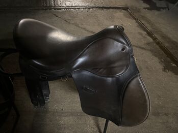 Ideal gp saddle brown m/w, Ideal, Sam eames, All Purpose Saddle, Aylesbury