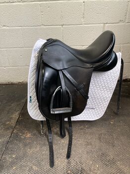 Ideal Suzannah dressage saddle 17” MW black Ideal Suzannah