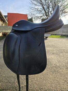 Ikonic Dressursattel Evolution 17,5 MW Lack Schwarz, Ikonic Evolution D08 D06, Lara, Dressage Saddle, Bornheim