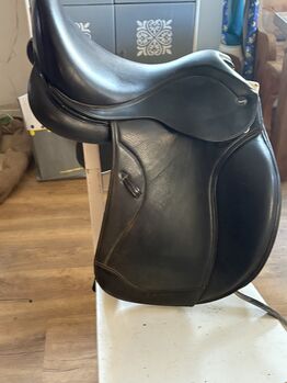 Ikonic Dressursattel 17,5“ mit Lackdetails, Ikonic, Regina, Dressursattel, Tödtleinsdorf