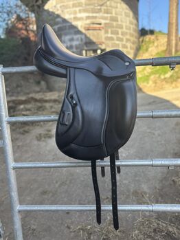 IKONIC Dressursattel EVOD03 - 17,5 Zoll - Top gepflegt, IKONIC  EVOD03 , Arielle Ohlinger , Dressursattel, Amtzell