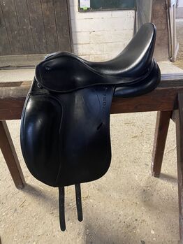 Ikonic Dressursattel 16,5“, Ikonic, Theresa, Dressage Saddle, Johannesberg