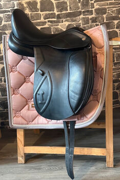 Ikonic Elite Dressursattel, 17,5 - Neuwertig Ikonic Elite Dressursattel