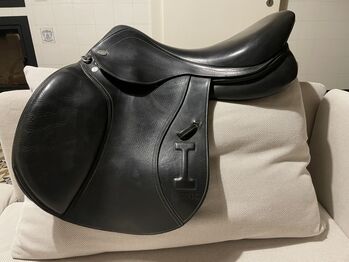 Ikonic Elite Springsattel 17,5 mit Kopfeisen MW, W und XW, Ikonic Elite, Miriam Ostkotte, Jumping Saddle, Ochtrup