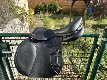 Ikonic Elite Springsattel 17,5 schwarz, Ikonic Elite, Terri, Jumping Saddle, Braunschweig