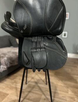 Ikonic Elite V2 Springsattel 17,5 Zoll Ikonic  Elite V2