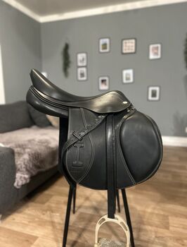 Ikonic Elite V2 Springsattel 17,5 Zoll, Ikonic  Elite V2, Julian Löhlein, Springsattel, Königs Wusterhausen