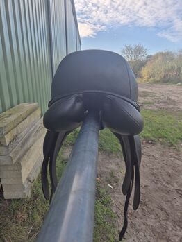 Ikonic Evolution Dressursattel 18" Ikonic Evolution