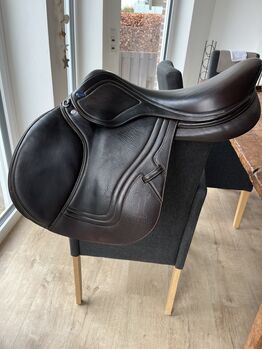 Ikonic Springsattel Evolution line 17,5“ braun, Ikonic Evolution line, Daniela Grode , Jumping Saddle, Altenberge 