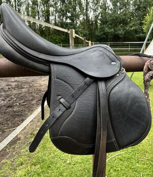 Ikonic Light Springsattel 17,5, Ikonic Light, Lina Fehrmann, Jumping Saddle, Haren