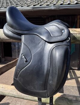 Ikonic Light Dressursattel Monoblatt 18“ Ikonic