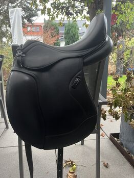 Ikonic Light Dressursattel 16“, Ikonic Ikonic Light, Donate, Dressursattel, Schwetzingen