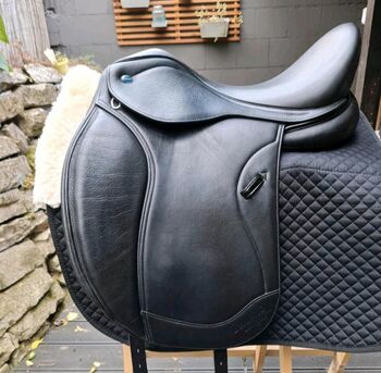 Ikonic Light Dressursattel Doppelblatt Kalbsleder, Iconic Ikonic Light Hybrid Doppelblatt Dressursattel, Eva, Dressage Saddle, Memmingen 