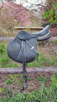 Ikonic Light Springsattel 17 Zoll, Ikonic Light, Inken Behr, Jumping Saddle, Deutschland 