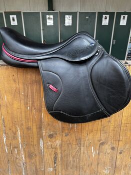 Ikonic Light Springsattel, Ikonic Light, Lilly Spirgatis, Jumping Saddle, Apen