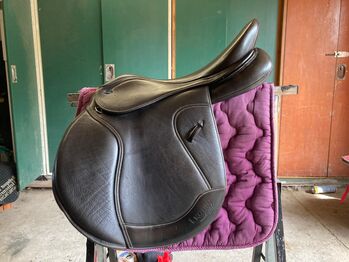 Ikonic Light VS Sattel 18" Lackdetails, Ikonic Light, Y. M., Vielseitigkeitssattel (VS), Hottenbach