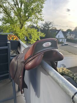 Ikonic Sprinsattel Elite Carbon Optik, Ikonic  Elite, Nadine Wahlers, Jumping Saddle, Achim