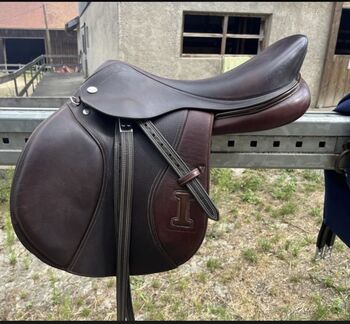 Ikonic Springsattel Elite Line V2  – TOP Zustand, 17 Zoll, Ikonic  Elite Line V2 (ELI-J01-ST) , Martina, Jumping Saddle, Ottobrunn