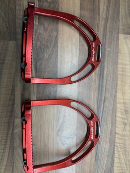 Jin Stirrup Steigbügel rot, Jin Stirrup, Nadine Seefried, Saddle Accessories, Madlitz-Wilmersdorf Wilmersdorf