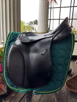 Joh. Trieb Dressursattel 17,5" mittl. KW, Joh. Trieb Passail Österreich , Martina Sturhann , Dressage Saddle, Bremen