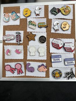 Jumper pins for holding numbers in saddle pads, Handmade, Sabrina Eisenbrei, Sonstiges, Alpharetta