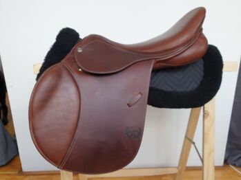 Springsattel, Pessoa A/O AMS, XCH Gullet System, Standard Panel, M, 17,5", Pessoa Pessoa A/O AMS, XCH Gullet System, Standard Panel, M, Pia, Jumping Saddle, Stadthagen