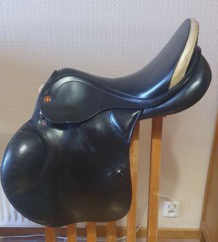Jumping saddle Prestige venecia 17"/30, Prestige Venecia, Dana, Jumping Saddle, Mārupe